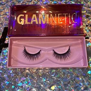 *NOT PART OF BUNDLE* Magnetic eyelashes 🧲
